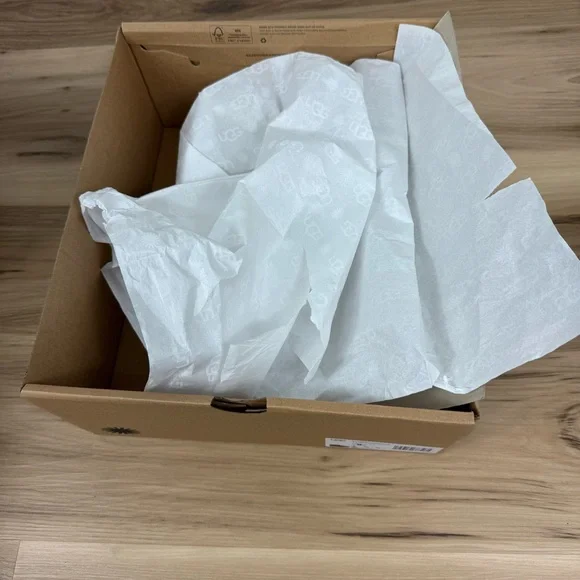 UGG Classic Ultra Mini Platform Ankle Boots in Chestnut - Picture 6 of 8